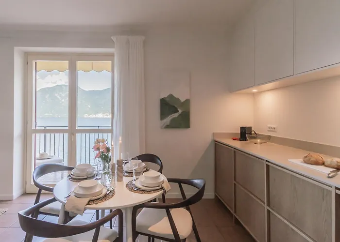 Casa Vela By Rent Lägenhet Sala Comacina